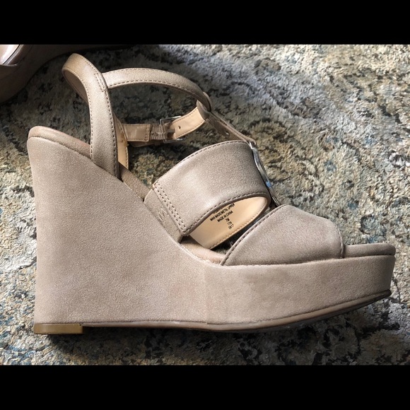 Women’s guess wedges size 7, new worn once - Picture 5 of 6